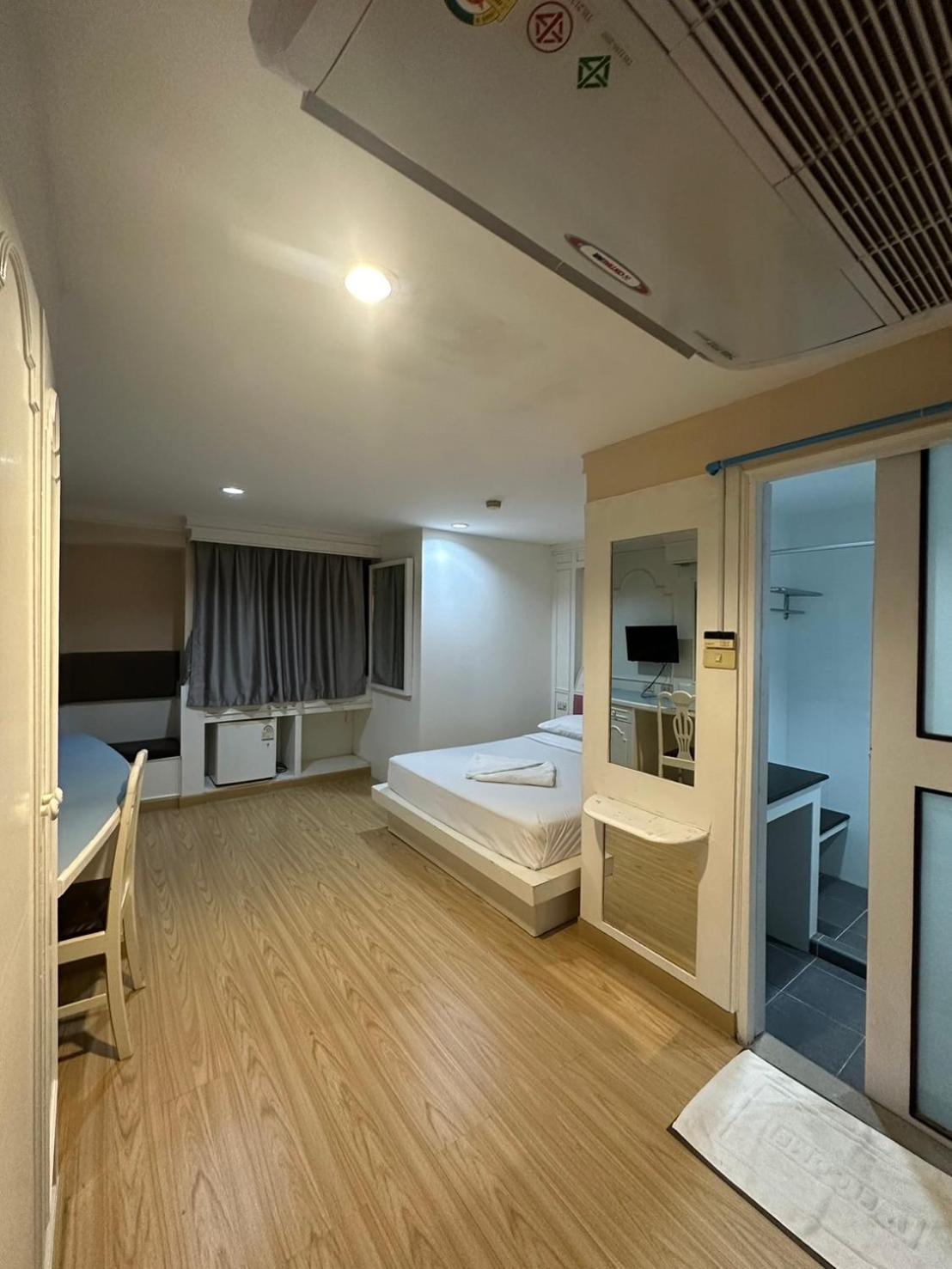 Royal Garden Home Hotel Μπανγκόκ Εξωτερικό φωτογραφία